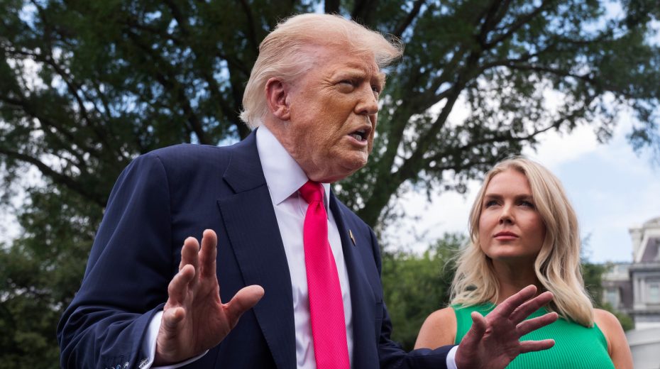17135060_trump-leavitt-img-930x520