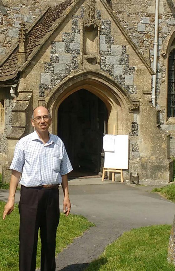 Professor_Mazin_Qumsiyeh_at_Avebury_-560x866