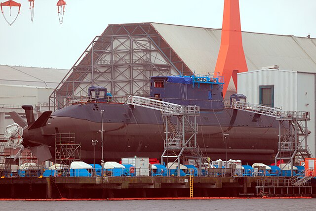 640px-INS_Drakon,_Israeli_submarine_of_German_submarine_class_Dolphin-AIP_(modified_version)