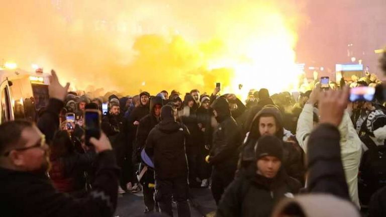 israel fans amsterdam reuters.jpg
