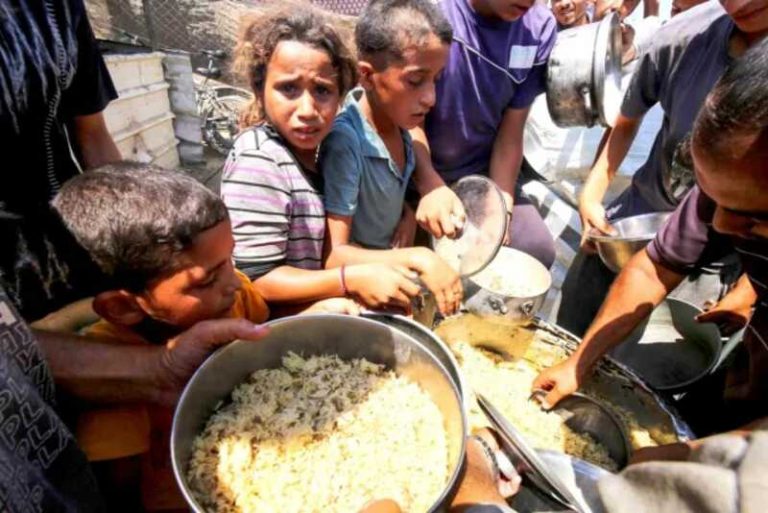 Displaced_Palestinians_in_Deir_el-Balah_line_up_to_receive_food_provided_by_charitable_organizations-2048x1365-1